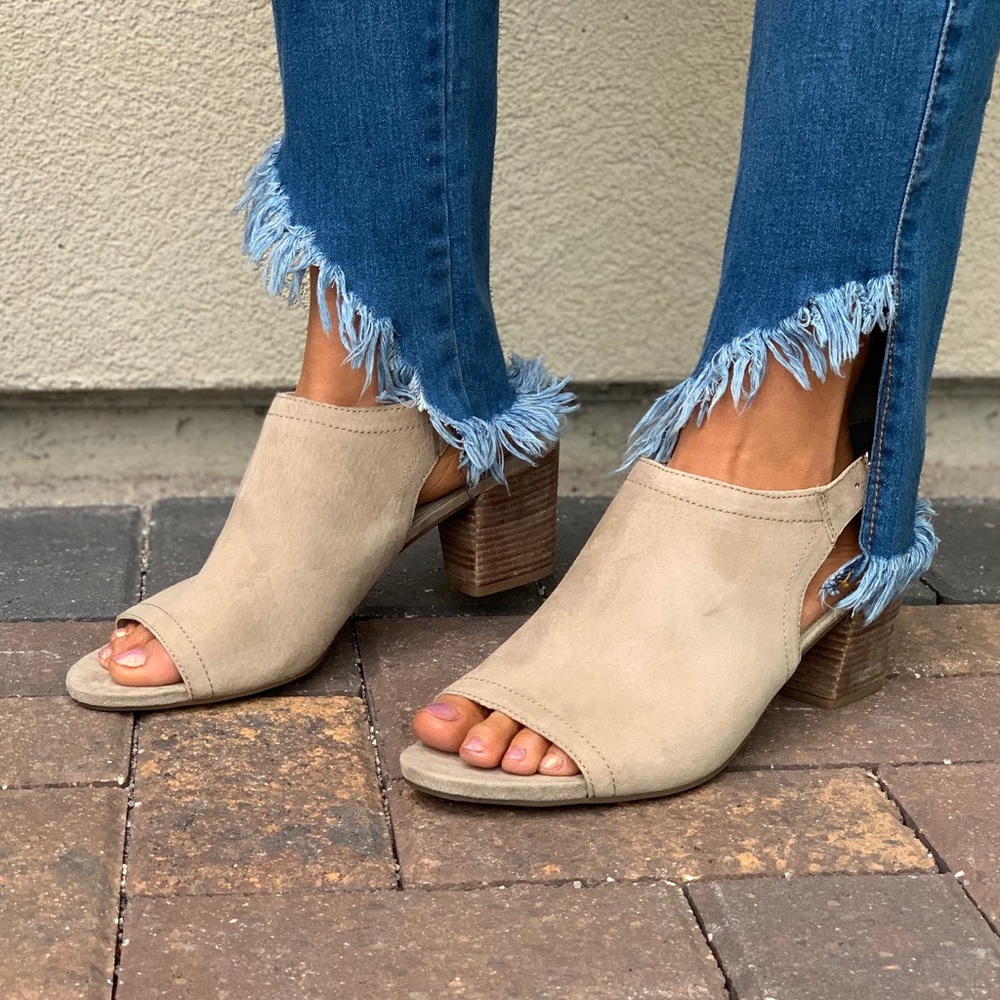Distressed Leather Kitten Heel Peep Toe Sandal - Picture 5 of 8
